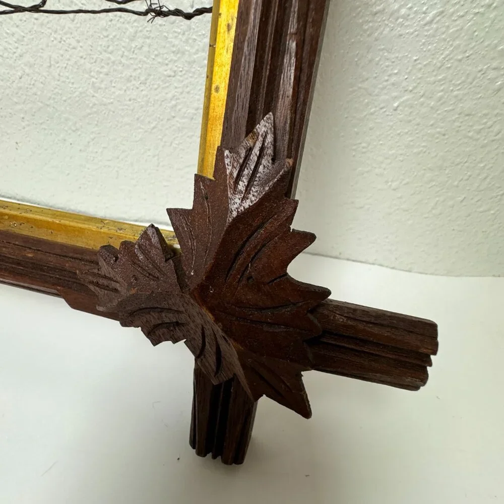 Antique Victorian Adirondack Hand Carved Folk Art Tramp Leaf Picture Frame